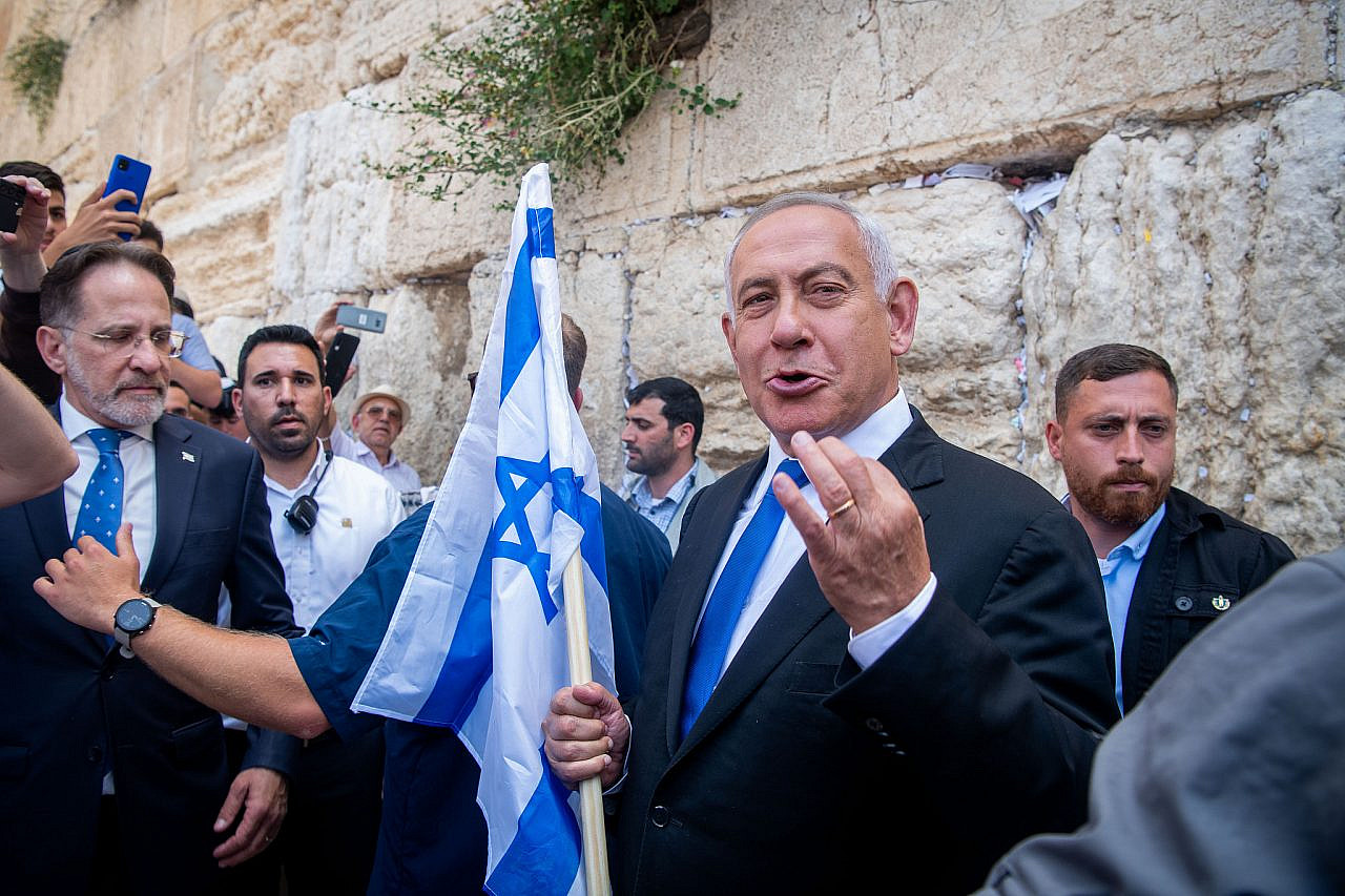 Head of the Likud party Benjamin Netanyahu visits the Western Wall in Jerusalem's Old City, on Jerusalem Day, May 29, 2022. (Arie Leib Abrams/Flash90)