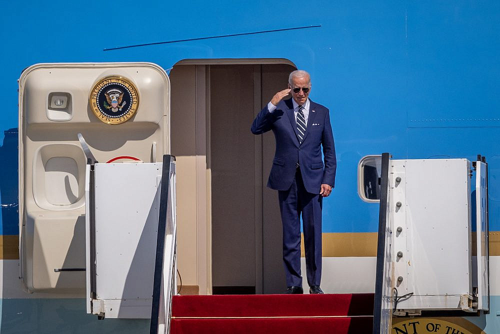 U.S. President Joe Biden boarding Air Force One after a farewell ceremony in his honor at Ben Gurion Airport, July 15, 2022. (Yonatan Sindel/Flash90)