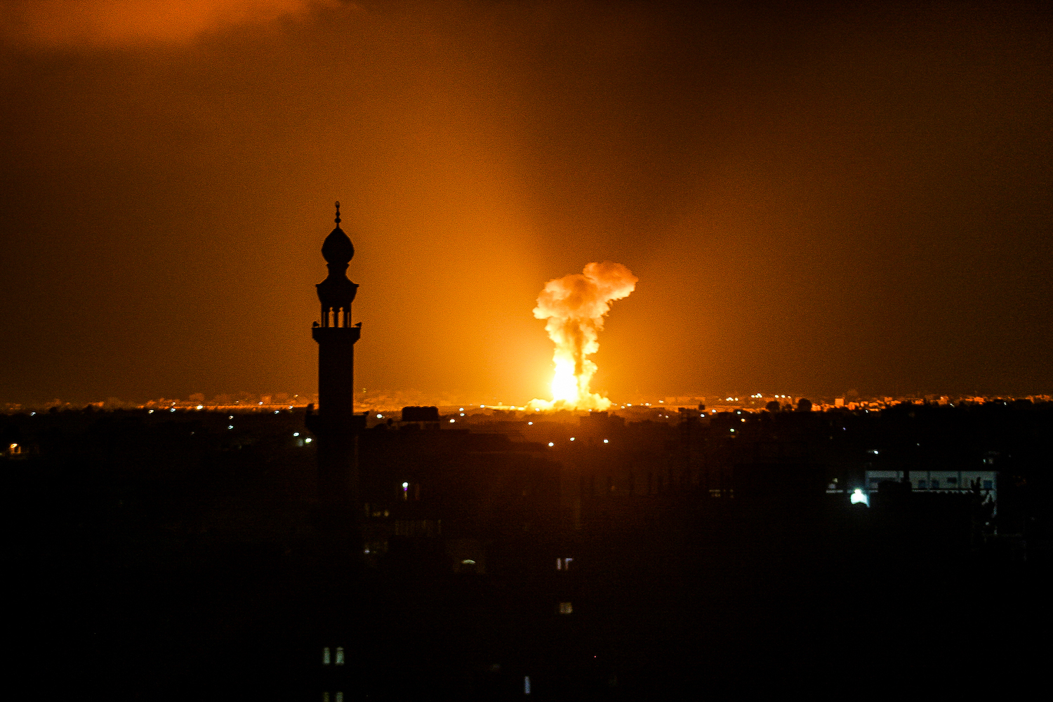 An explosion follows an Israeli airstrike on a building in Khan Younis, August 6, 2022. (Attia Muhammed/Flash90).
