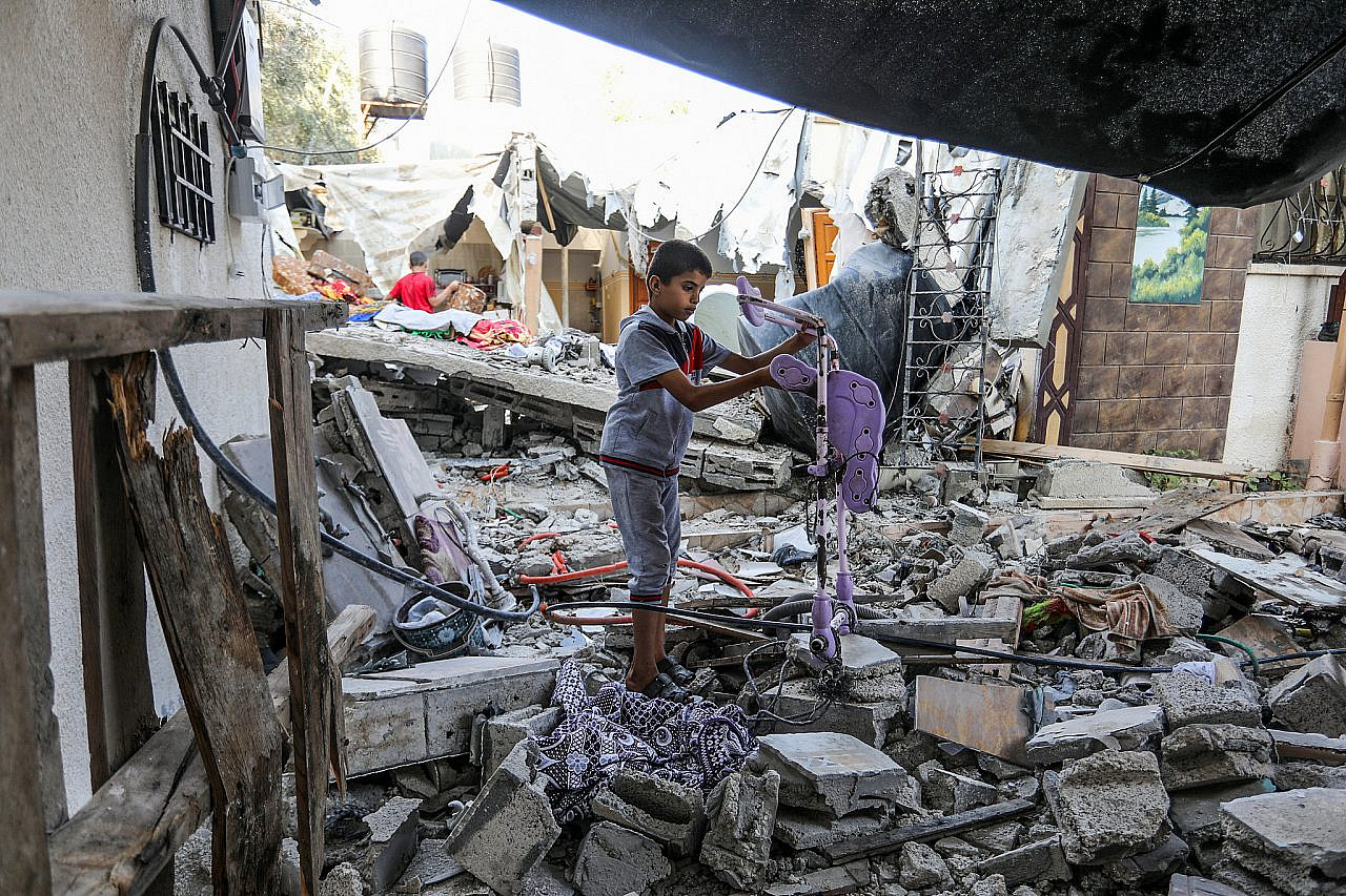Palestinians inspect the damage to a house following "Operation Breaking Dawn," in Rafah, in the southern Gaza Strip, August 8, 2022. (Abed Rahim Khatib/Flash90 )