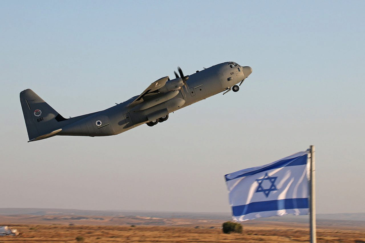 Israeli Air Force Lockheed Martin C-130J Super Hercules, June 25, 2015. (Ofer Zidon/Flash90)