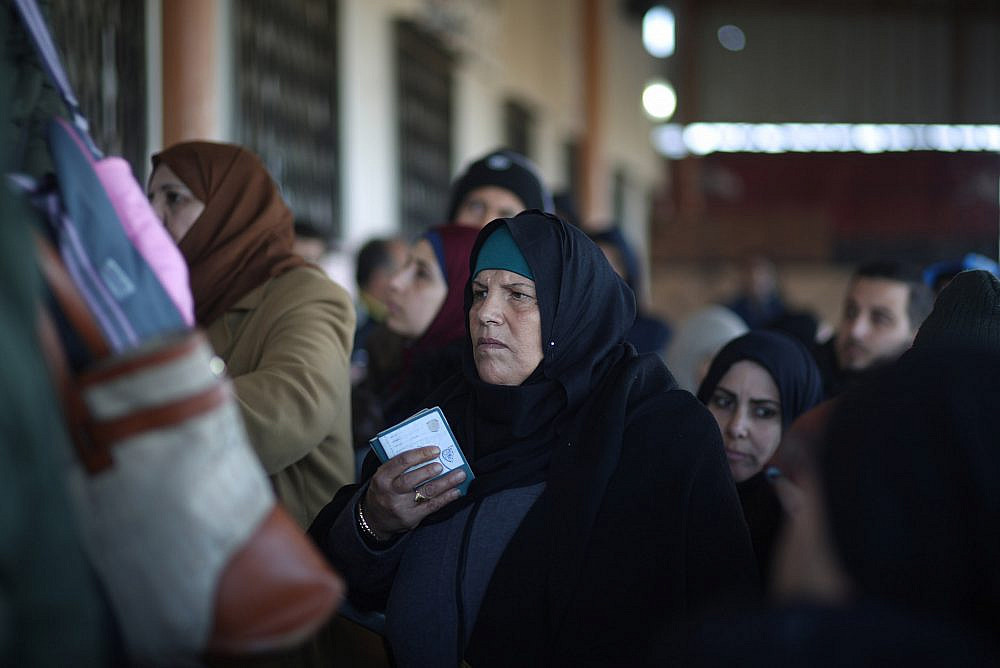 Palestinians wait to cross the Rafah Border Crossing between Egypt and the Gaza Strip, January 29, 2019. (Activestills/Mohammed Zaanoun)