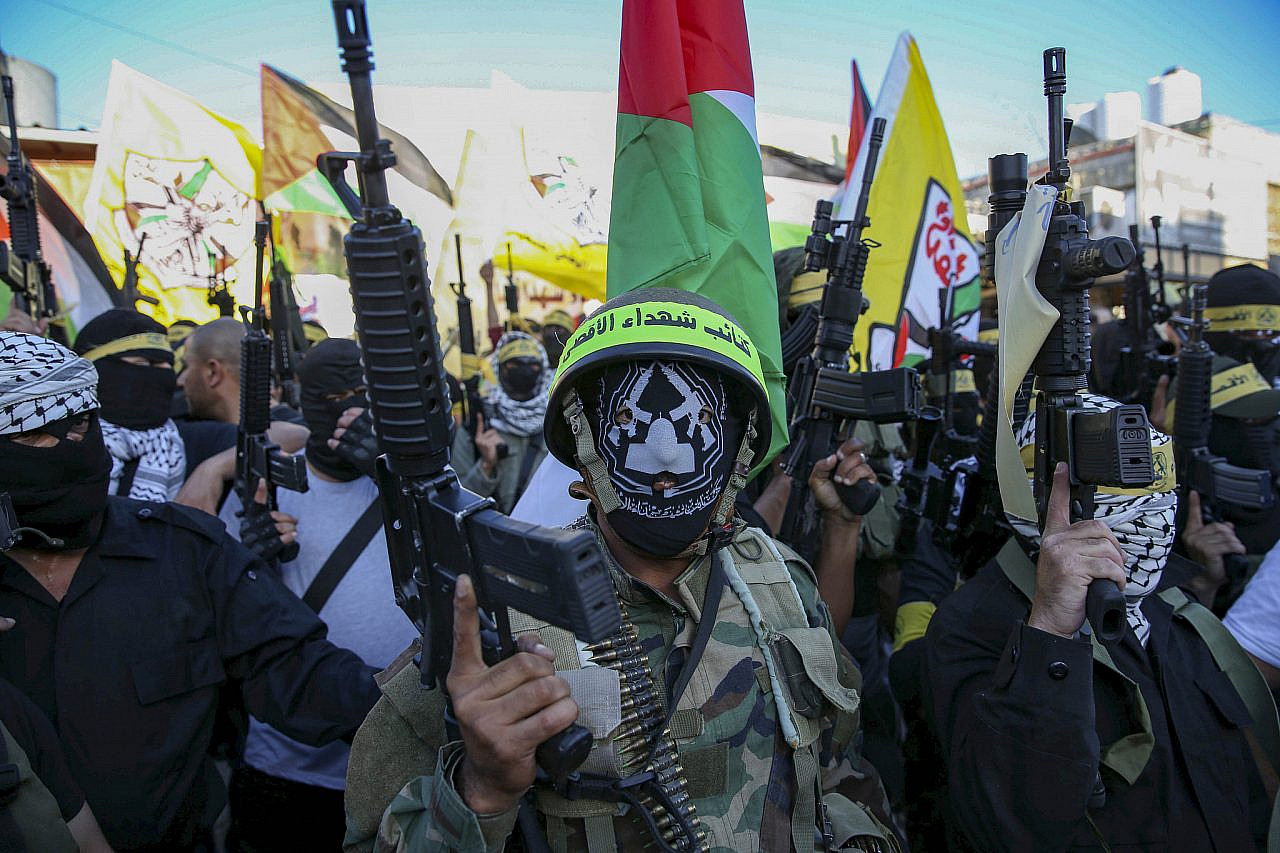 Palestinian militants from the Al-Aqsa Martyrs' Brigades, popularly regarded as the military wing of Fatah party, in a rally of support in Halhoul, occupied West Bank, June 27, 2021. (Wissam Hashlamoun/Flash90)