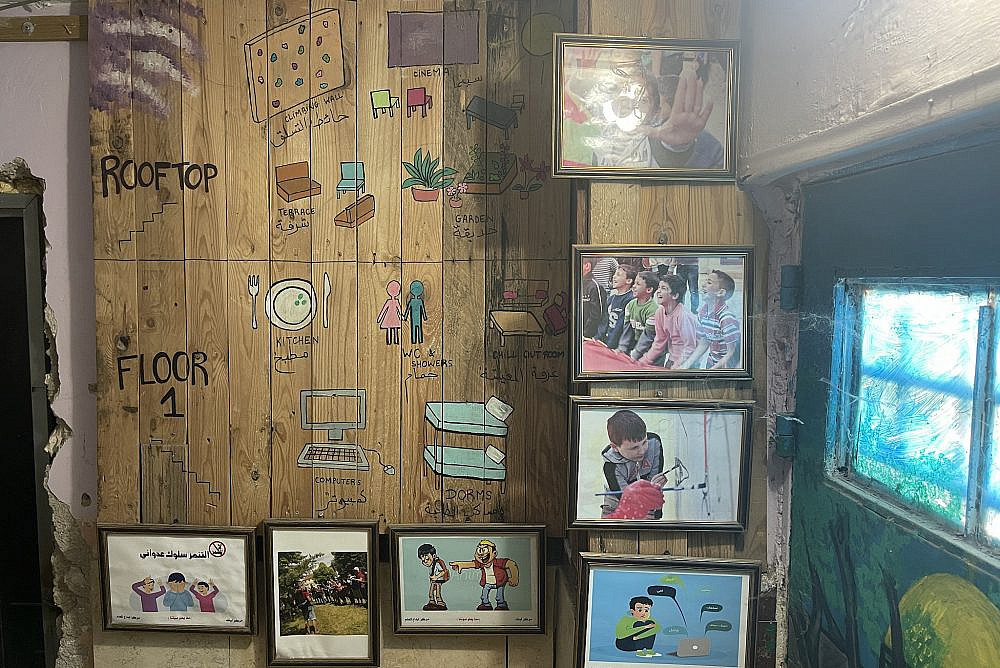 The cafe where Palestinian children look out for each other