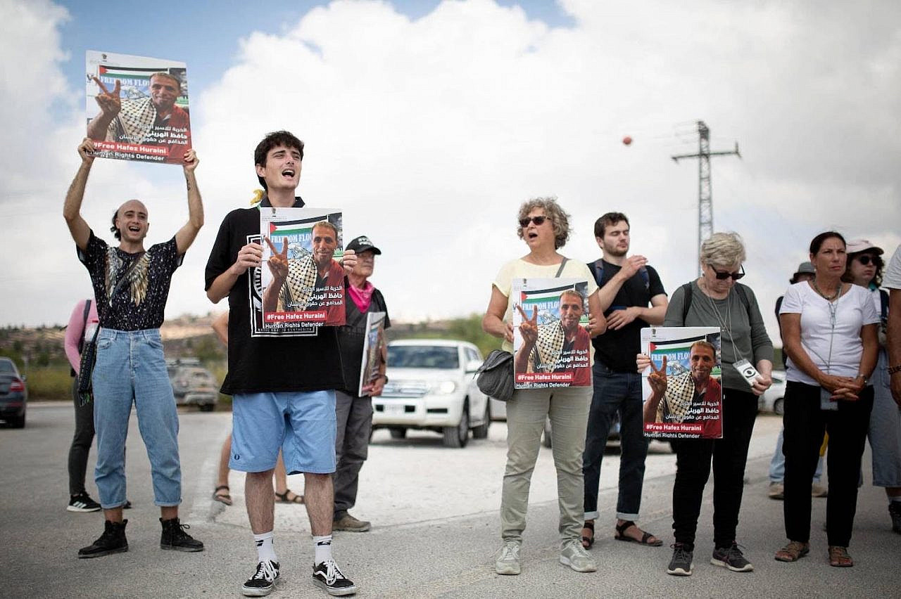 Left-wing activists demonstrate outside Ofer Military Court in solidarity with Hafez Hureini, September 19, 2022. (Emily Glick/Activestills.org)