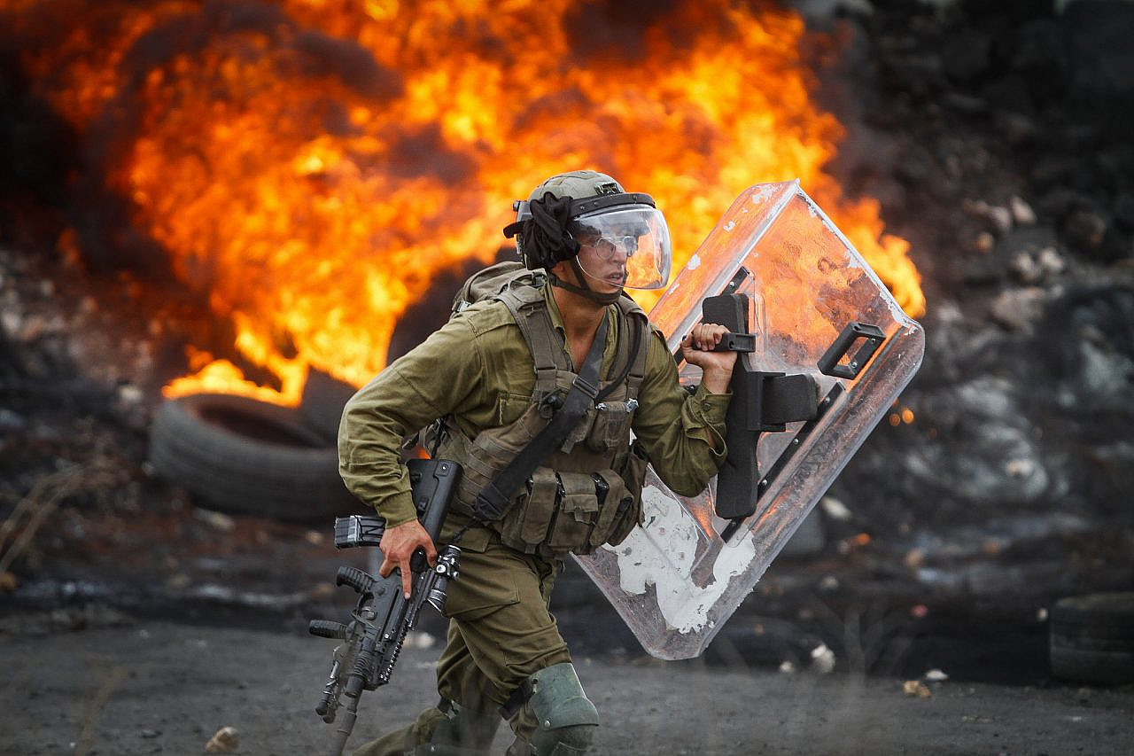 Palestinian demonstrators clash with Israeli security forces during a protest in the village of Kafr Qaddum, near Nablus, occupied West Bank, October 7, 2022. (Nasser Ishtayeh/Flash90)