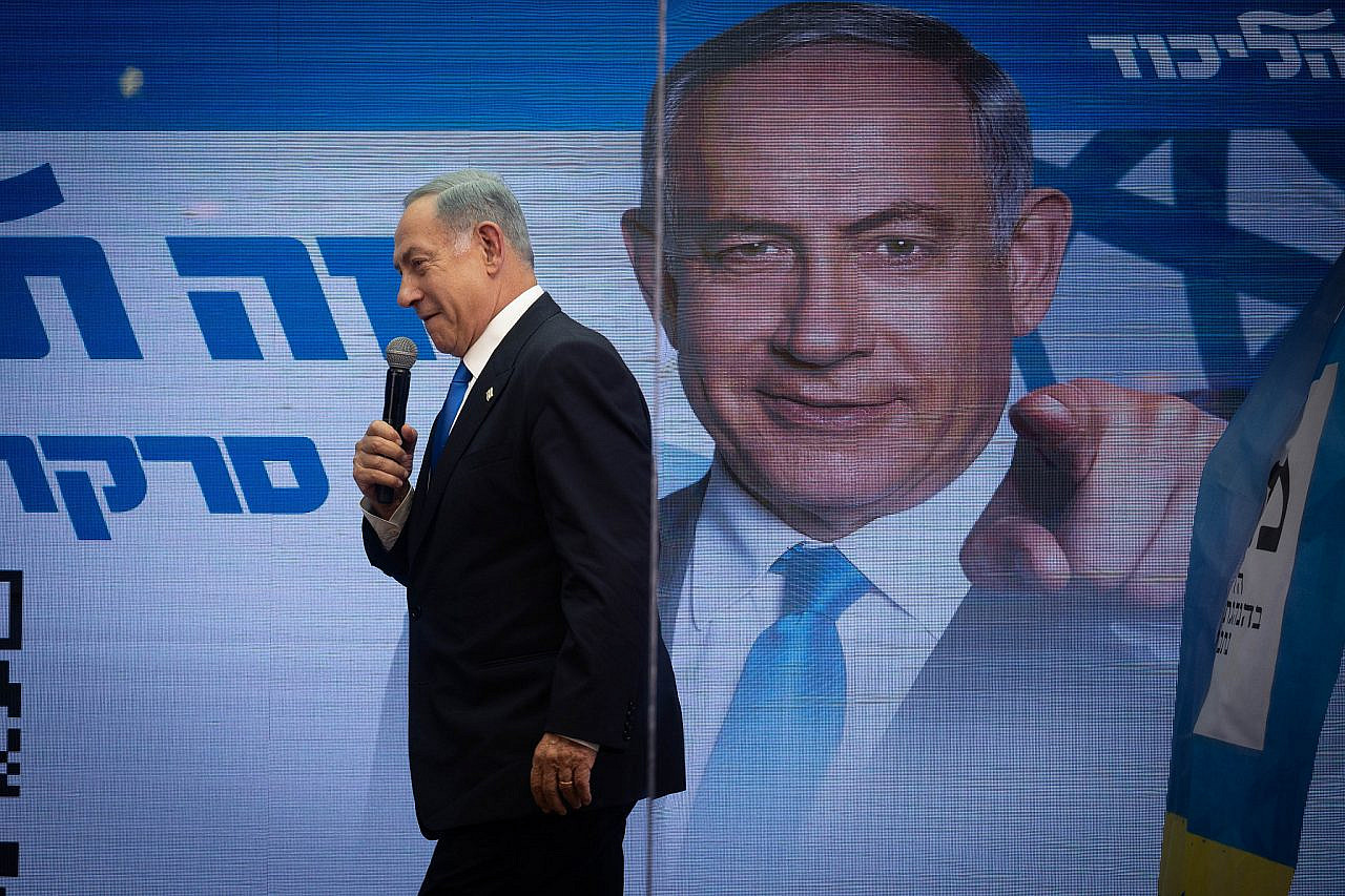 Benjamin Netanyahu speaks at a Likud party election campaign event in Maale Adumim, October 27, 2022. (Yonatan Sindel/Flash90)