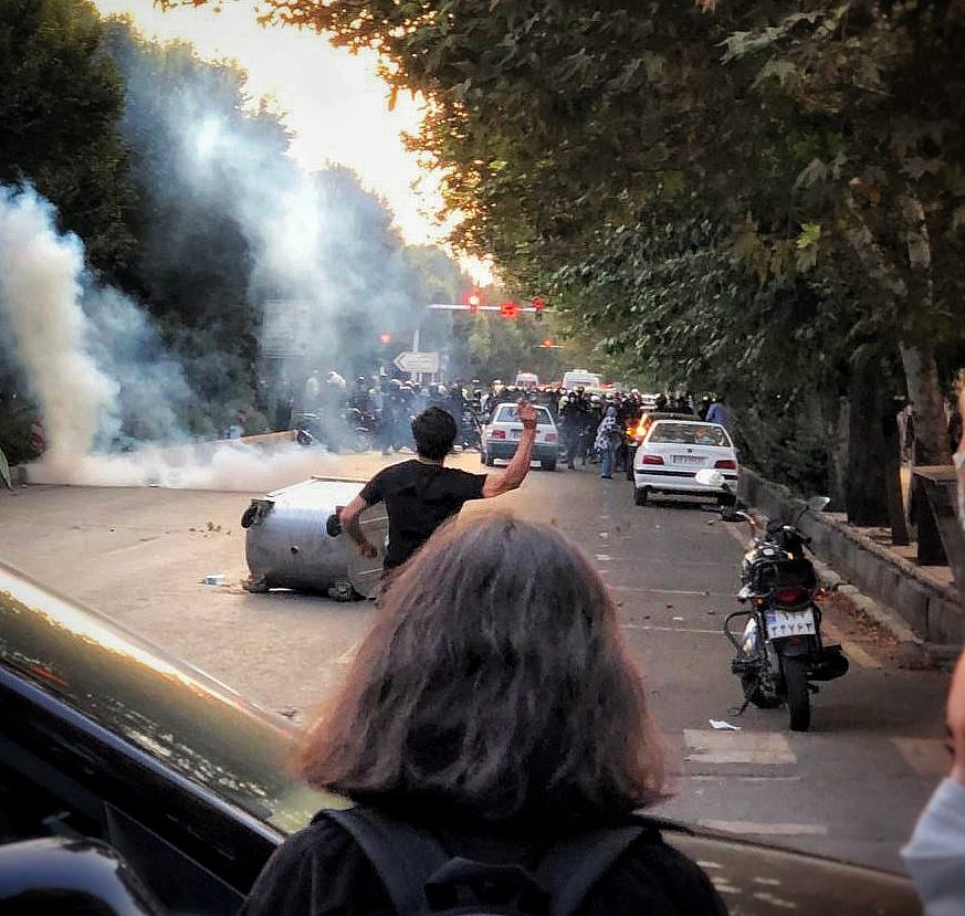 Iranian protestors on the Keshavrz Boulvard, Sept. 20, 2022. (Darafsh/CC BY-SA 4.0)