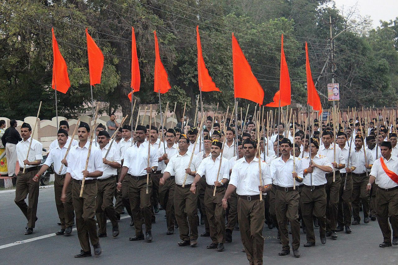 Members of the Rashtriya Swayamsevak Sangh (RSS) march in Bhopal, India, October 23, 2016. (Suyash Dwivedi/CC BY-SA 4.0)