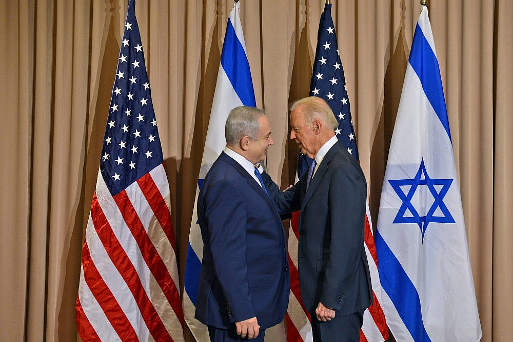 Israeli Prime Minister Benjamin Netanyahu meets with then-U.S. Vice President Joe Biden, at the annual meeting of the World Economic Forum, Davos, January 21, 2016. (Haim Zach / GPO)