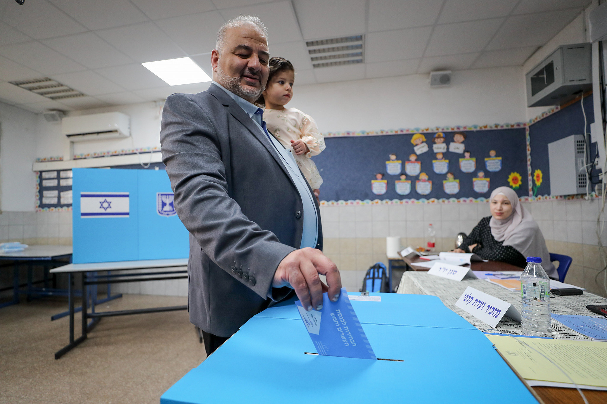 Ra'am party leader Mansour Abbas casts his vote at a voting station in Maghar during the Knesset Elections, November 1, 2022. (Jamal Awad/Flash90)