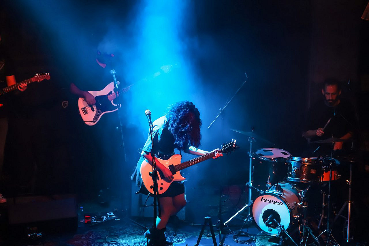 Haya Zaatry performing at Fattoush, Haifa. (Maria Zreik)