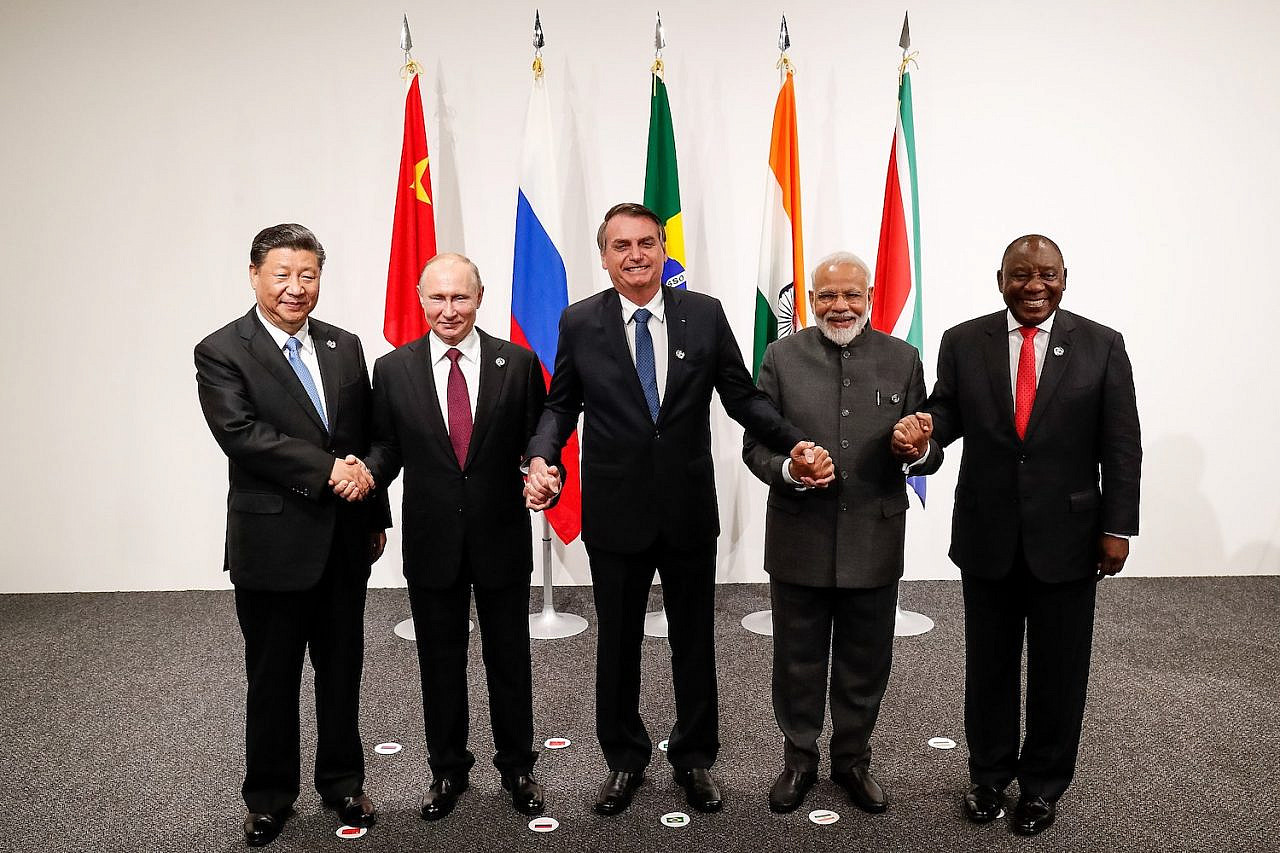 Indian Prime Minister Narendra Modi (second from right), poses along side (from left) Chinese Premier Xi Jinping, Russian President Vladimir Putin, and South African President Cyril Ramaphosa during a BRICS meeting of the five major emerging national economies, Brasilia, Brazil, November 14, 2019. (Alan Santos/CC BY 2.0)