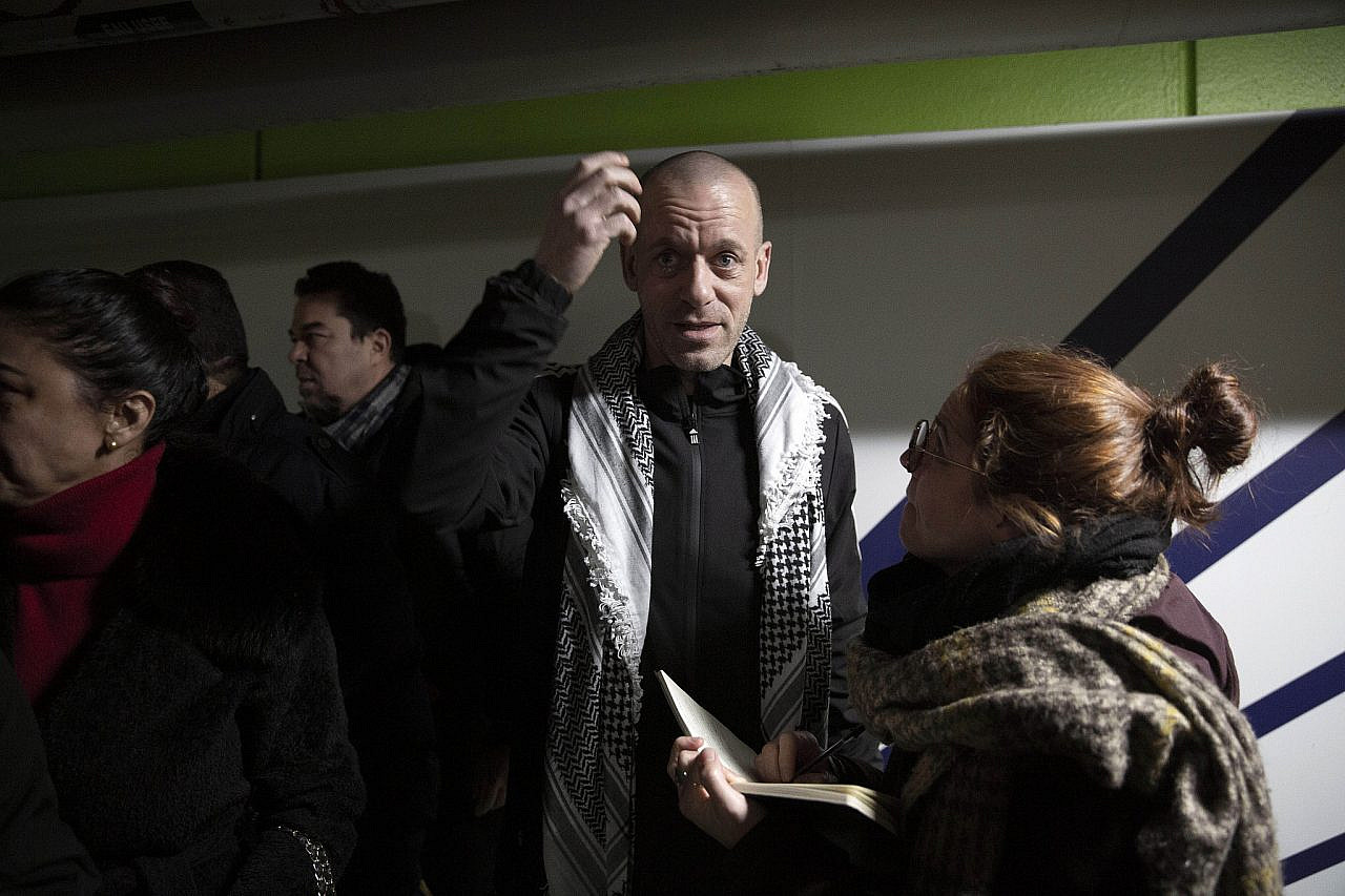 Palestinian prisoner Salah Hammouri is greeted by supporters at Paris Charles de Galle Airport, France, after having been exiled by Israel, December 18, 2022. (Anne Paq/Activestills.org)
