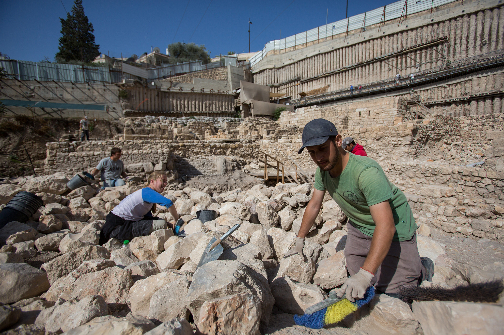 Archeologists digging at a site of the remains of a citadel used by the Greeks more then 2,000 years ago to control the Temple Mount, at the City of David near Jerusalem Old City, November 3, 2015. (Yonatan Sindel/Flash90)