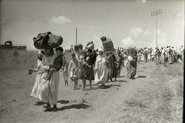 Palestinians from Tantura are expelled to Jordan, June 1948. (Benno Rothenberg/Meitar Collection/National Library of Israel/The Pritzker Family National Photography Collection/CC BY 4.0)
