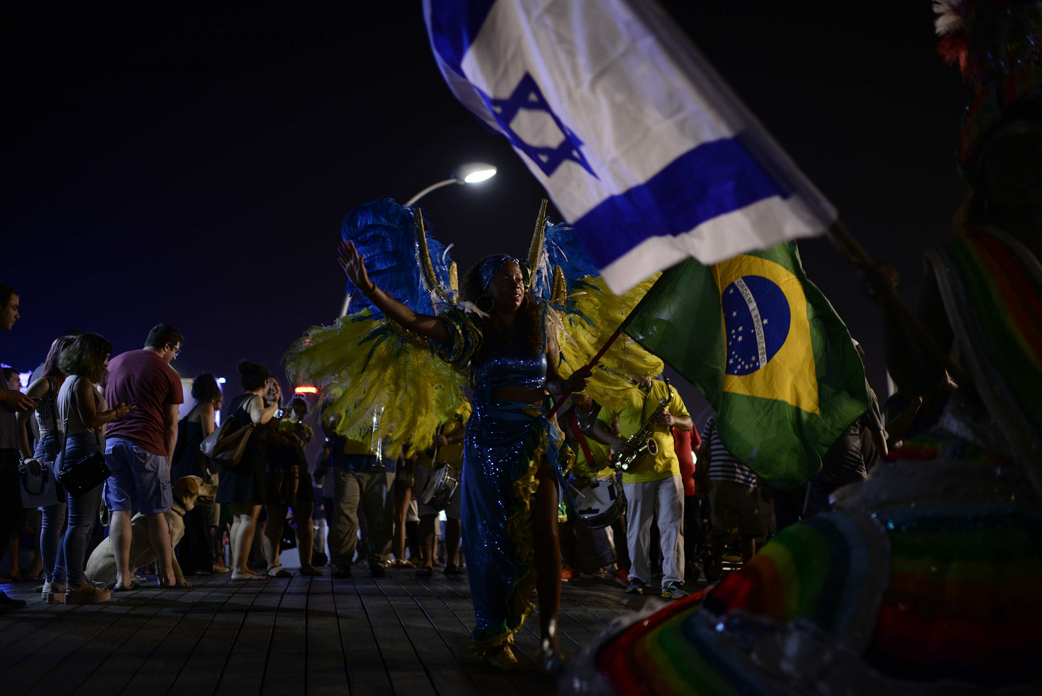 Brazilian samba dancers perform at Tel Aviv port as part of a special festival celebrating the Olympic games in Brazil August 7, 2016. (Tomer Neuberg/Flash90)