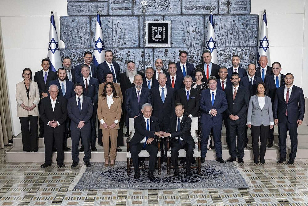 Israeli President Isaac Herzog and Israeli Prime Minister Benjamin Netanyahu (front row) pose for a group picture of the new government with Israeli Ministers at the President's Residence in Jerusalem, December 29, 2022. (Olivier Fitoussi/Flash90)