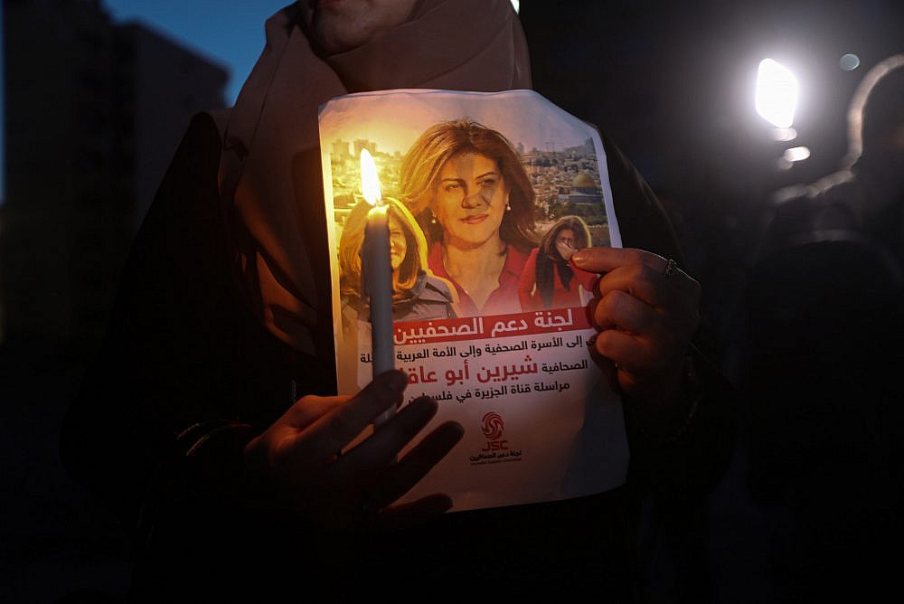 Palestinians hold a vigil in memory of Shireen Abu Akleh in Gaza City, May 11, 2022. (Mohammed Zaanoun/Activestills)