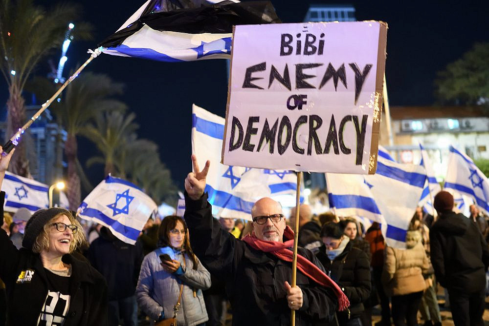 Thousands of Israeli protesters rally against Prime Minister Benjamin Netanyahu's new government in Tel Aviv, February 11, 2023. (Gili Yaari/Flash90)