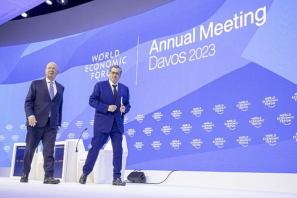 WEF founder Klaus Schwab (left) on stage at the 2023 World Economic Forum Annual Meeting in Davos, Switzerland, January 18, 2023. (World Economic Forum/CC BY-NC-SA 2.0)
