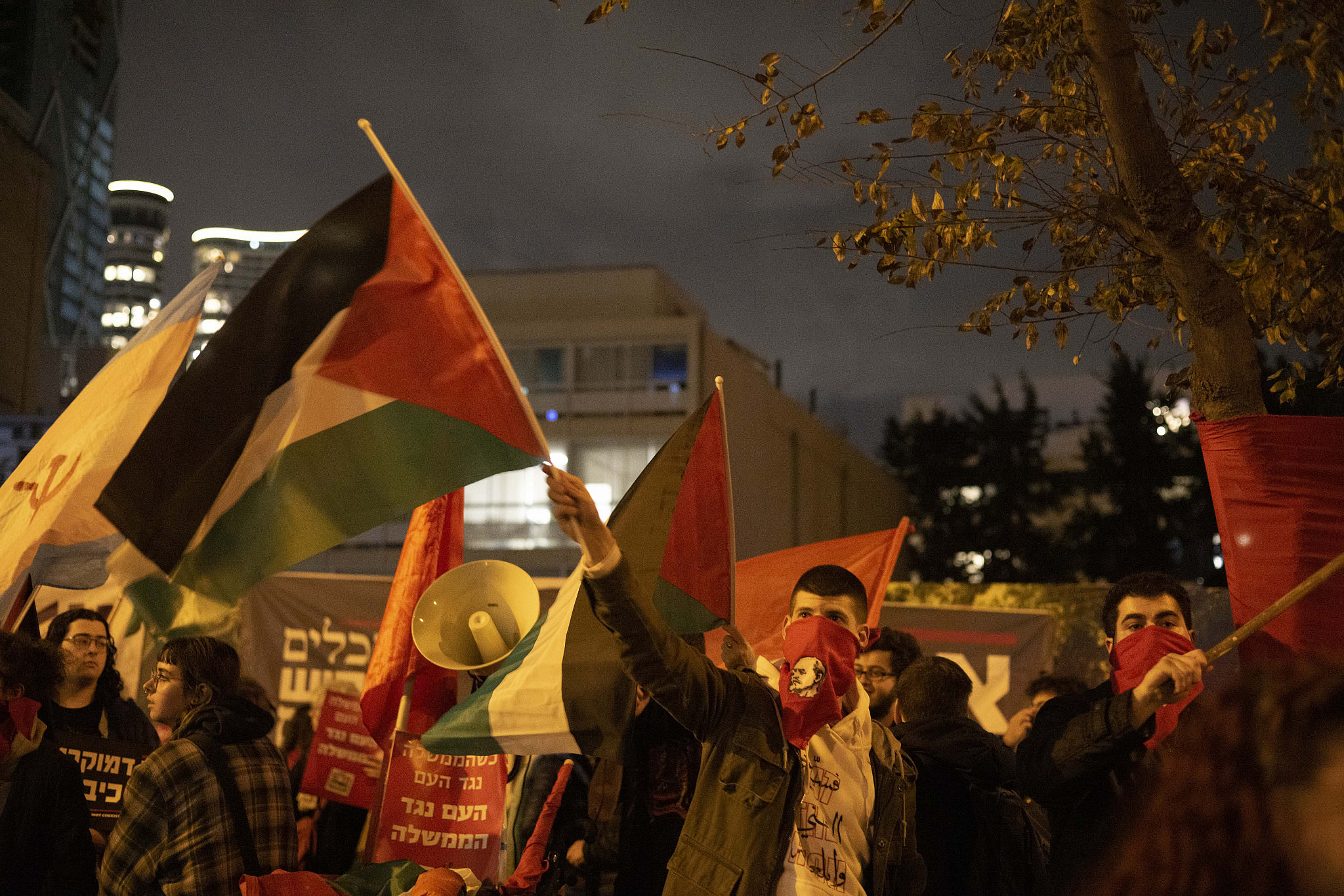Israeli anti-occupation protesters take part in mass anti-government demonstrations in Tel Aviv, February 4, 2023. (Oren Ziv/Activestills)