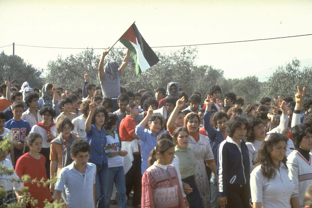 Palestinian citizens of Israel take part in annual Land Day protests in the town of Deir Hanna, March 30, 1983. (Nati Harnik/GPO)