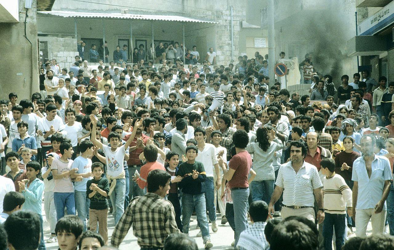 Palestinian citizens of Israel take part in annual Land Day protests, March 30, 1979. (Beni Birk / Photographer: Israel Press and Photo Agency (I.P.P.A.) / Dan Hadani collection, National Library of Israel / CC BY 4.0)