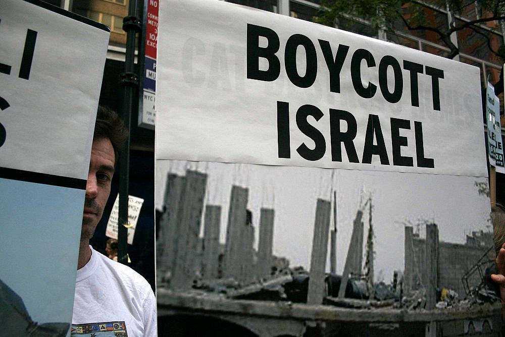 New Yorkers hold signs on Yitzhak Rabin Way in New York City to protest against an Israeli military operation in Gaza and for Palestinian political prisoners in Israeli prisons, June 30, 2006. (Melanie Fidler/Flash90)