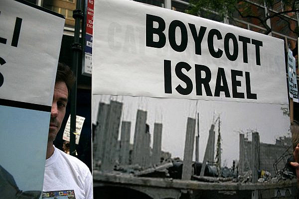 New Yorkers hold signs on Yitzhak Rabin Way in New York City to protest against an Israeli military operation in Gaza and for Palestinian political prisoners in Israeli prisons, June 30, 2006. (Melanie Fidler/Flash90)