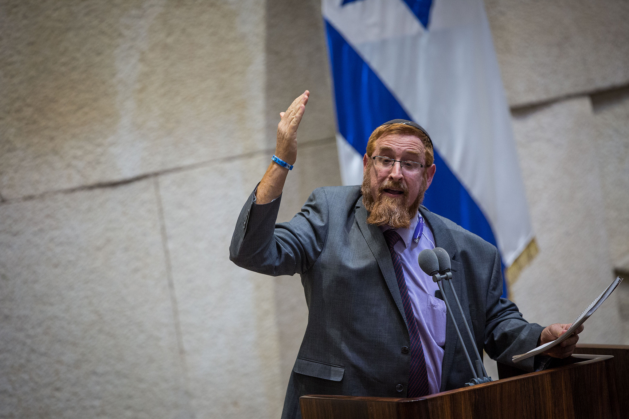 MK Yehuda Glick speaks during a vote on the so-called Regulation Bill, a bill that seeks to legitimize illegal West Bank outposts, in the Knesset, December 7, 2016. (Hadas Parush/Flash90)
