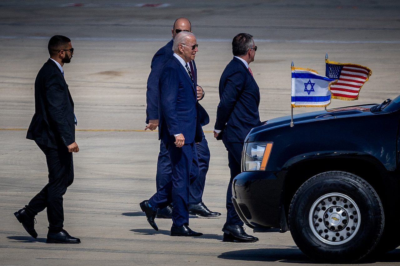 U.S. President Joe Biden arrives at a farewell ceremony in his honor at Ben Gurion Airport near Tel Aviv, July 15, 2022. (Yonatan Sindel/Flash90)