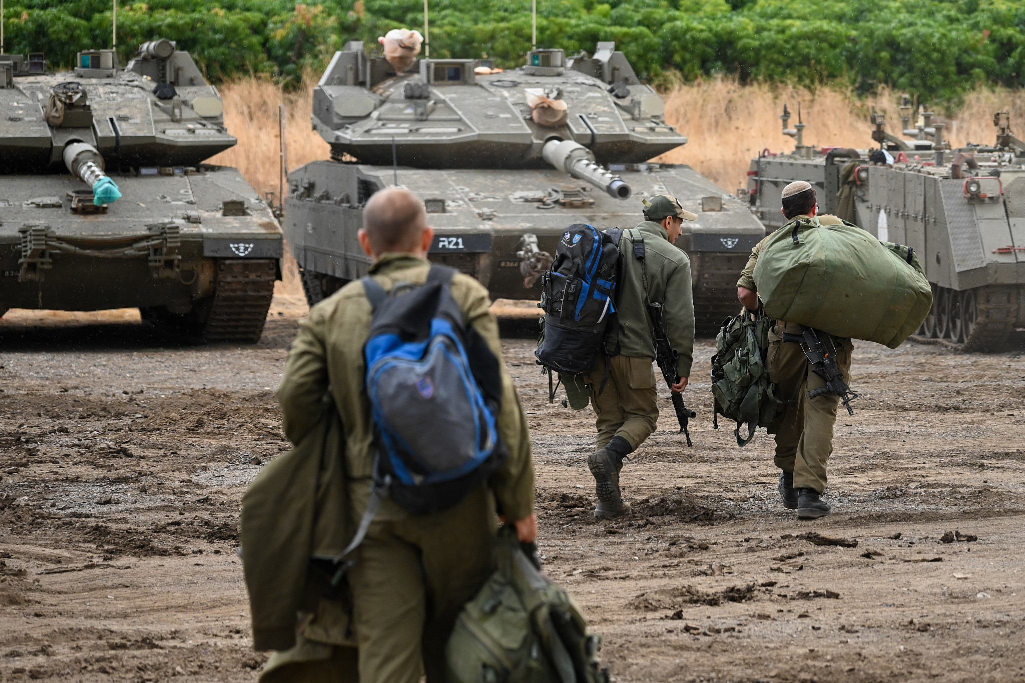 IDF Armored and Engineering corps soldiers are seen getting ready for a large-scale military exercise near the Sea of Galilee, southern Golan Heights, November 9, 2022. (Michael Giladi/Flash90)