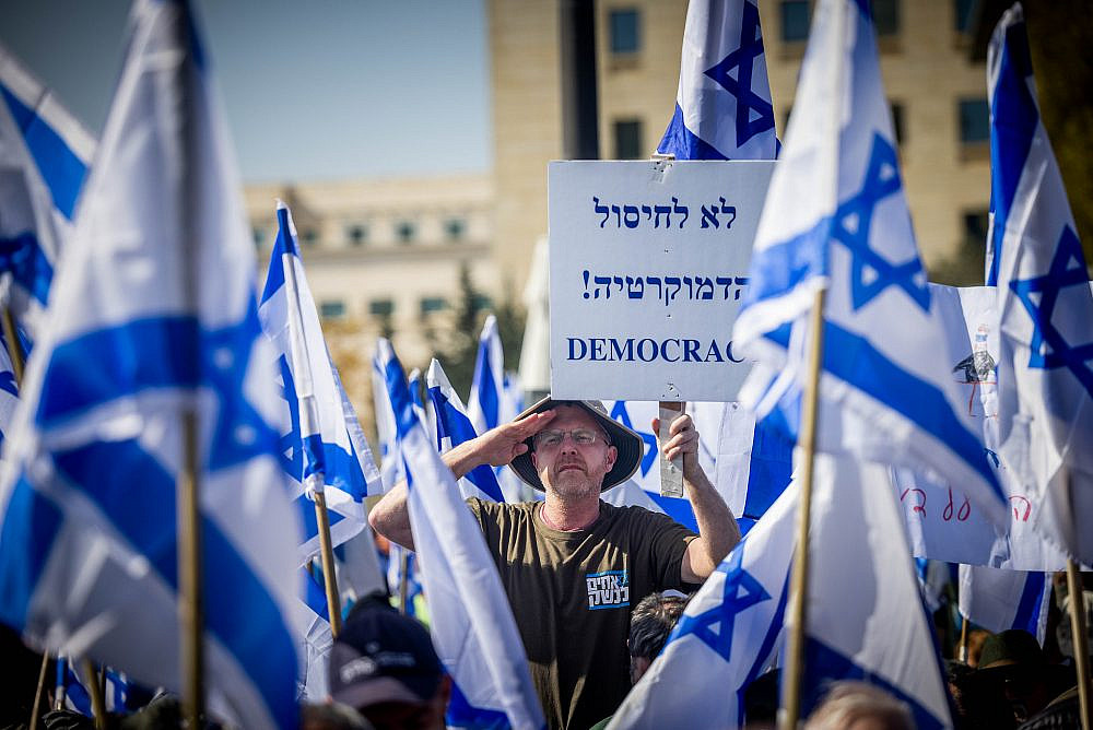 Israeli reserve soldiers, veterans and activists protest outside the Supreme Court in Jerusalem, against the government's planned reforms, February 10, 2023. (Yonatan Sindel/Flash90)
