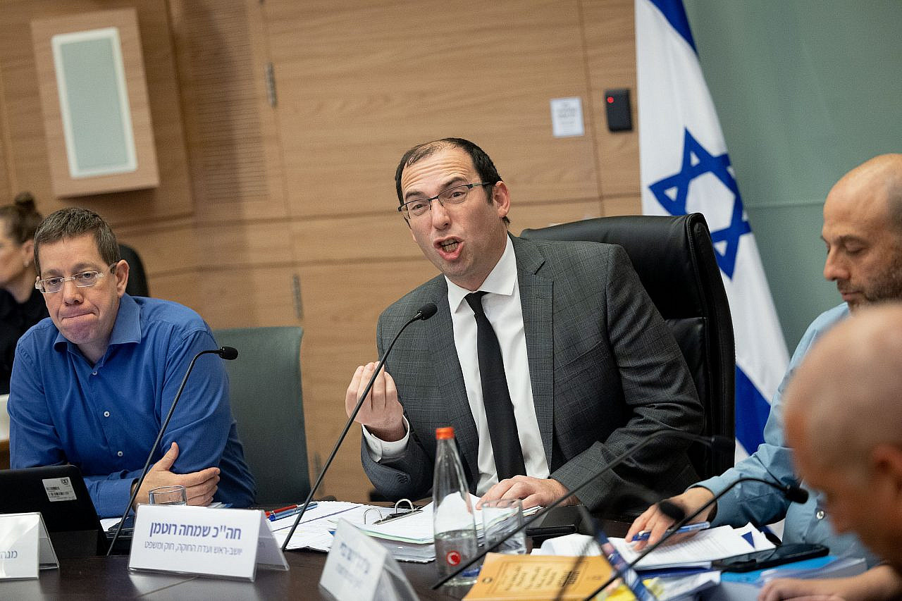 Simcha Rothman leads a meeting of the Constitution Committee at the Knesset in Jerusalem, February 15, 2023. (Yonatan Sindel/Flash90)