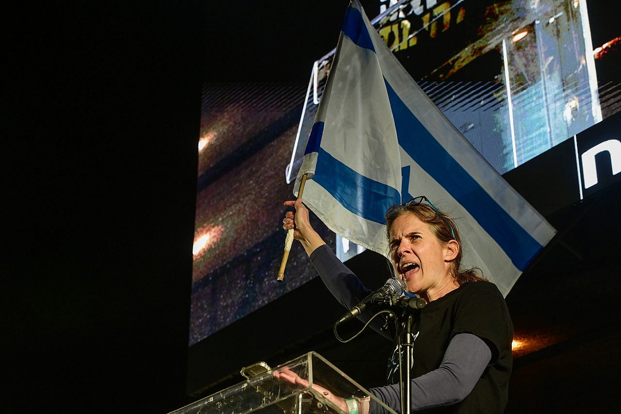 Protest leader Shikma Bressler delivers a speech during a protest against the Israeli government's planned judicial overhaul, Tel Aviv, March 25, 2023. (Avshalom Sassoni/Flash90)
