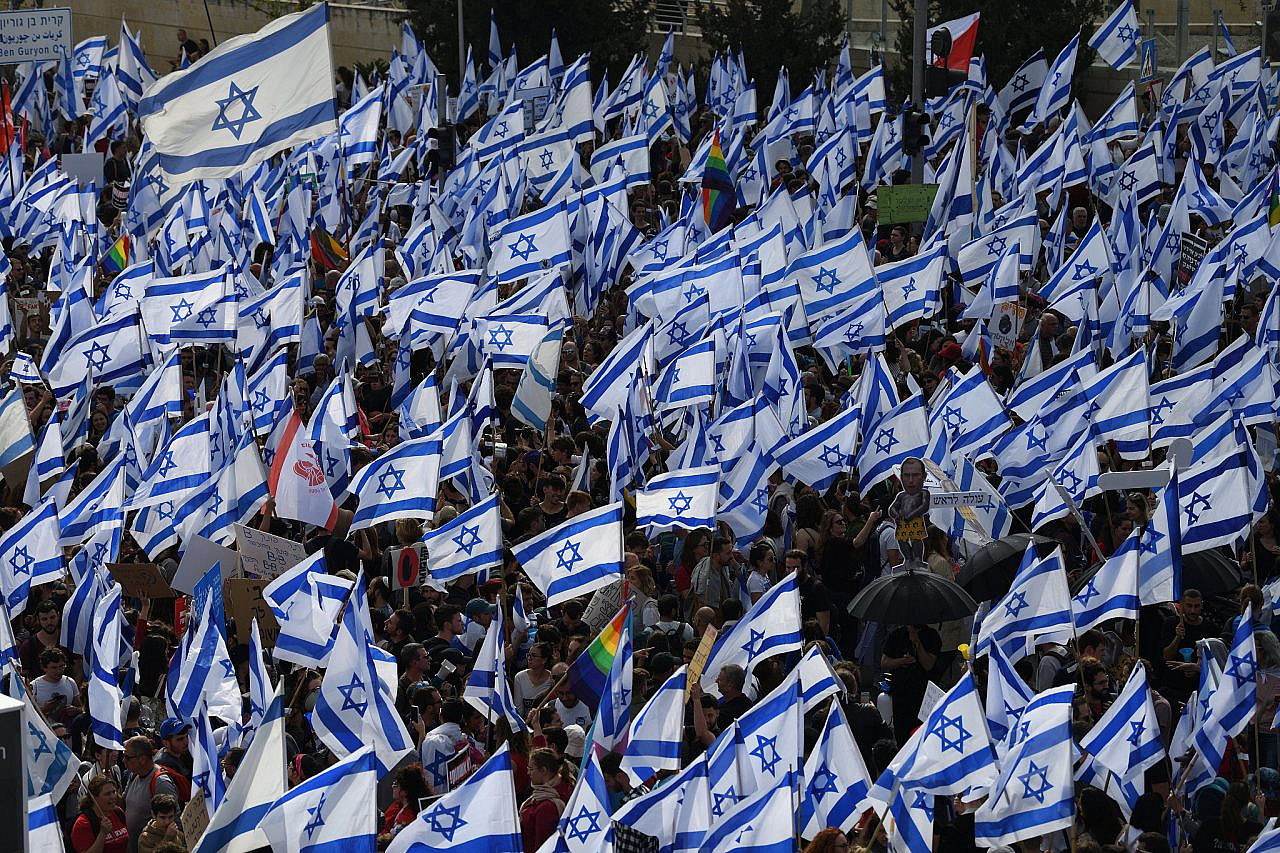 Thousands of Israeli protesters rally against the Israeli goverment's judicial overhaul bills, outside the Knesset, Jerusalem, March 27, 2023. (Gili Yaari/Flash90)