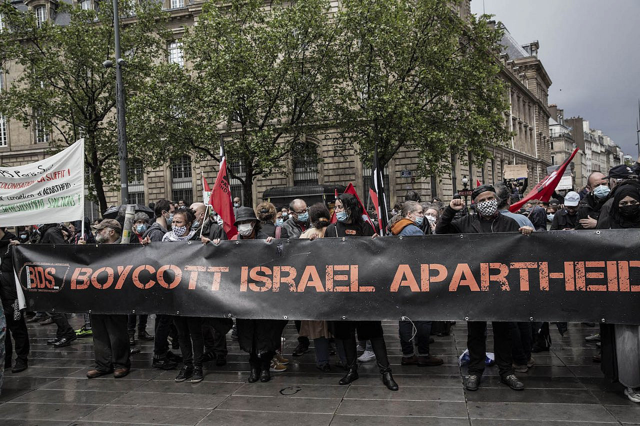 Activists carry a BDS banner during a protest calling for the liberation of Palestine and to protest the recent Israeli assault on Gaza, Paris, May 22, 2021. (Anne Paq/Activestills.org)