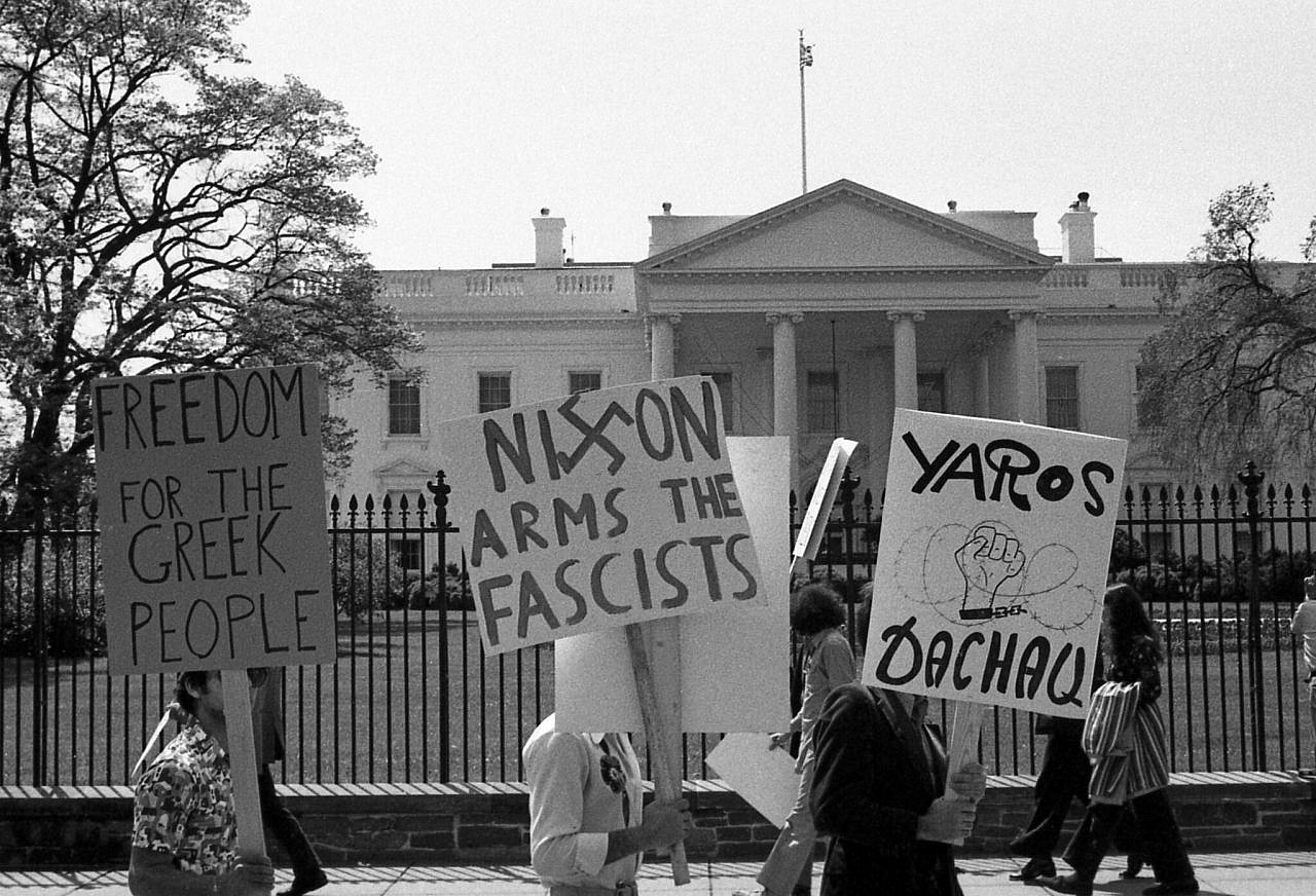 Demonstration against the Greek military junta in front of the White House, April 21, 1974. (Reading/Simpson/CC BY-NC 2.0)