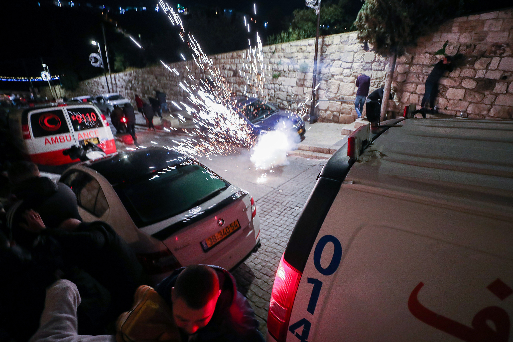 Israeli security forces clash with Muslim worshipers after a prayer outside the Lion's Gate in Jerusalem's Old City, during the holy month of Ramadan, April 5, 2023. (Jamal Awad/Flash90)