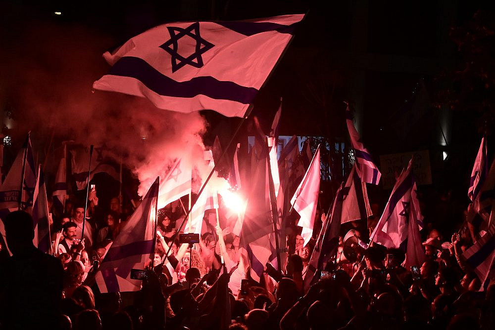 Israeli demonstrators protest the Israeli government's planned judicial overhaul in Tel Aviv, April 25, 2023. (Avshalom Sassoni/Flash90)