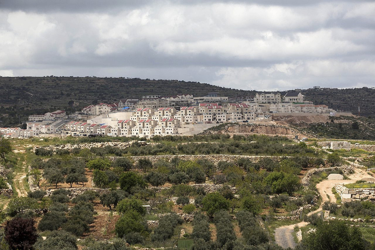A view of the expansion of the Israeli settlement of Efrat, as seen from Khirbet an-Nalha, near the Palestinian village of Artas, occupied West Bank, April 22, 2019. (Anne Paq/Activestills)