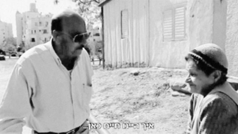 Margalit Engel, a resident of Kfar Shalem, meets Abu Sami Massoud, who was born in Salama and was expelled from the village. (Screenshot from the movie "Longing")