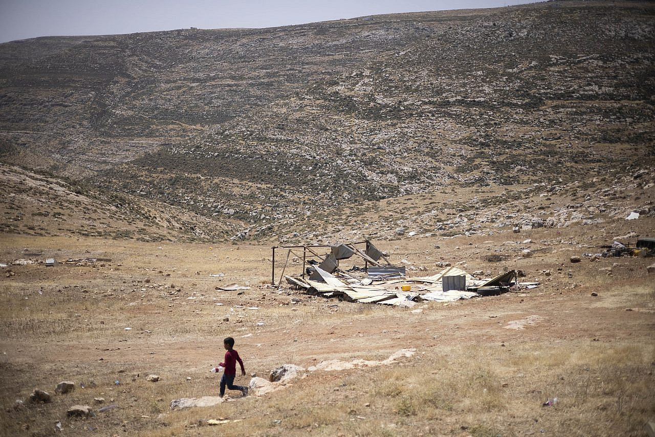 Palestinian families prepare to leave their homes in 'Ein Samia, occupied West Bank, May 25, 2023. (Oren Ziv)