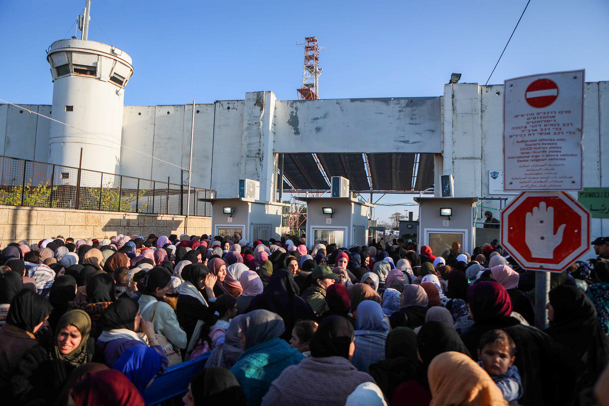 Palestinians make their way through an Israeli checkpoint to attend the last Friday prayers of Ramadan in Jerusalem's Al-Aqsa mosque, in Bethlehem, in the West Bank April 14, 2023. (Wisam Hashlamoun/Flash90)