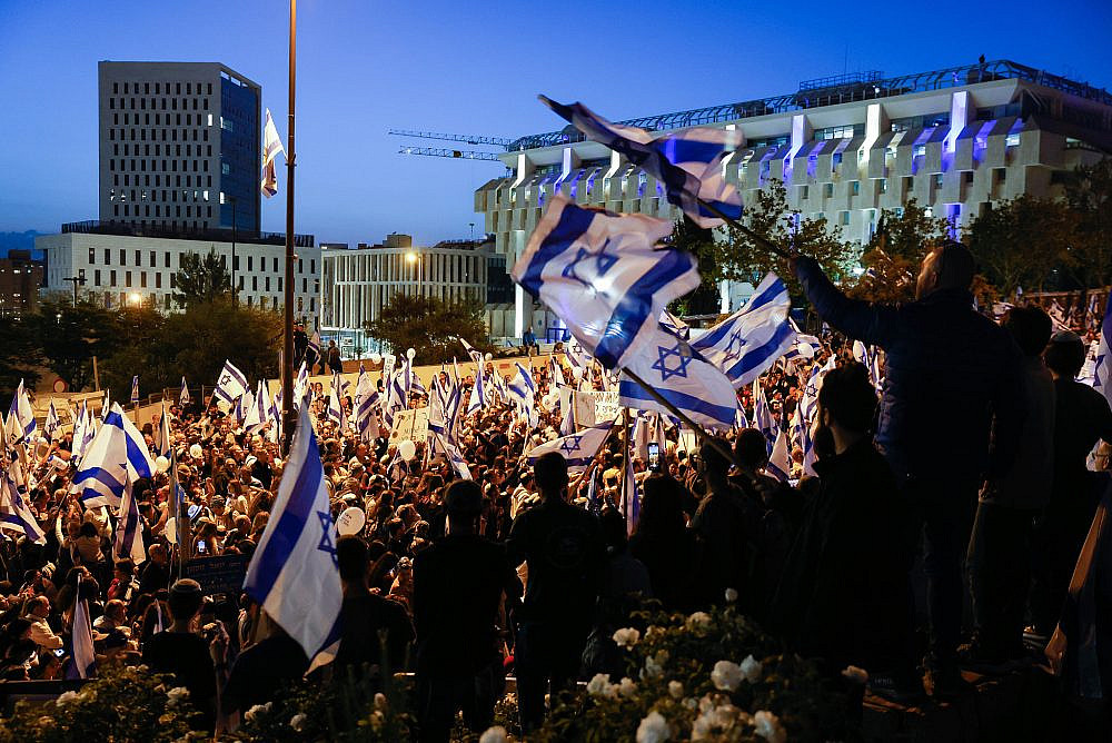 Nearly 200,000 right-wing Israelis attend the “March of the Million” rally in Jerusalem in support of the government's planned judicial overhaul, April 27, 2023. (Flash90)