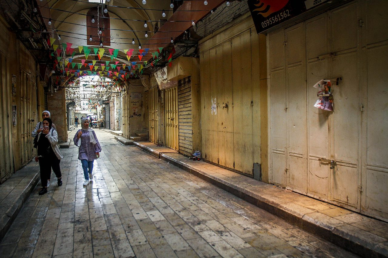 Shops closed in Nablus in the occupied West Bank, during a general strike following the death of Khader Adnan, May 2, 2023. (Nasser Ishtayeh/Flash90)