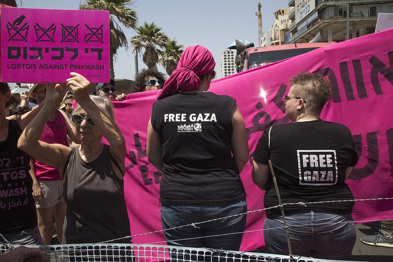 Israeli activists block the Tel Aviv Pride Parade in protest against pinkwashing, and in solidarity with protests in Gaza, June 8, 2018. (Keren Manor/Activestills)