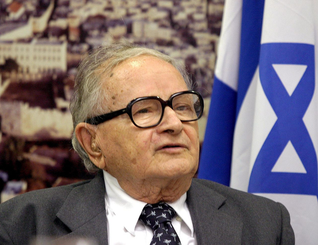 Rafi Eitan at a press conference in Jerusalem, 2006. (Orel Cohen/Flash90)