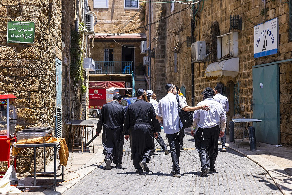 Religious Israeli Jews visit the Old City of Akka, July 7, 2021. (Nati Shohat/Flash90)
